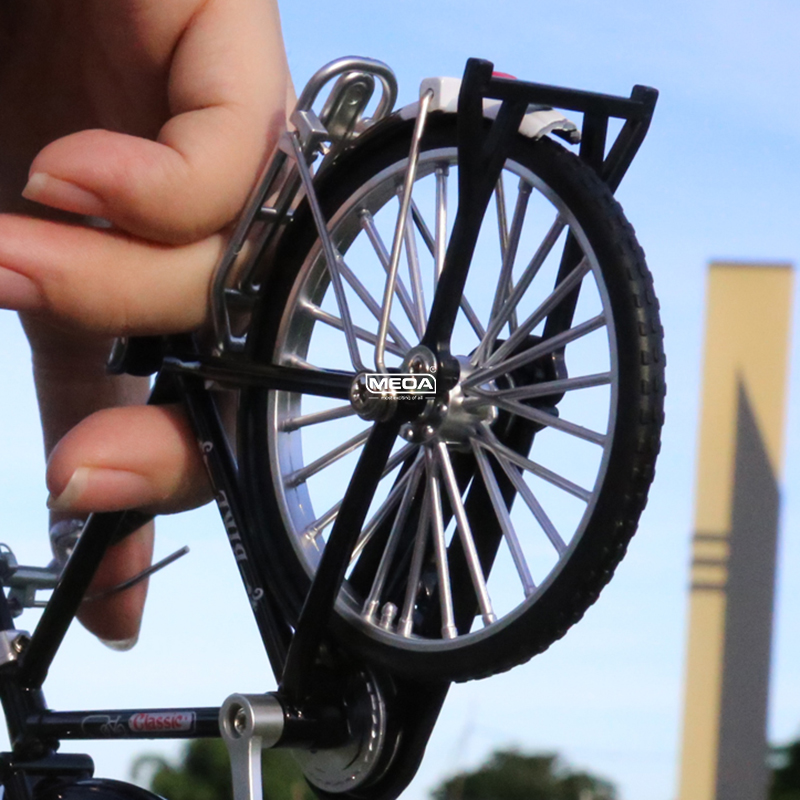Mountain Biking Kids - 1:10 Scale Die-Cast Alloy Mini Mountain